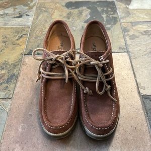 Sperry. 8m. Brown suede. Good condition.